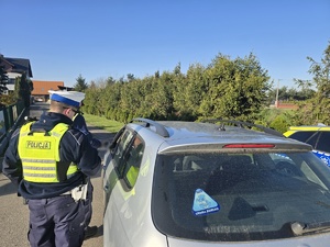 Na zdjęciu widzimy policjantów w czasie działań prędkość