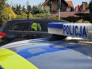Na zdjęciu widzimy policjantów w czasie działań prędkość