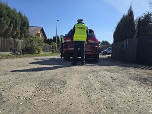 Na zdjęciu widzimy policjantów w czasie działań prędkość