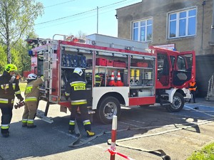Na zdjęciu widzimy wóz straży pożarnej