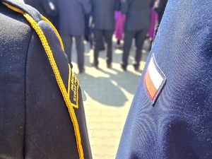 Na zdjęciu widzimy straż pożarną i policję