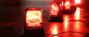 Na zdjęciu widzimy czerwone świecące lampy