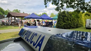 Na zdjęciu widzimy napis Policja