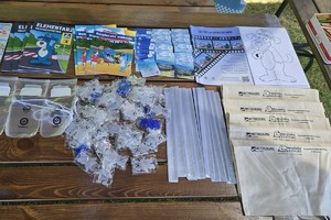 Na zdjęciu widzimy profilaktykę na pikniku nad zalewem