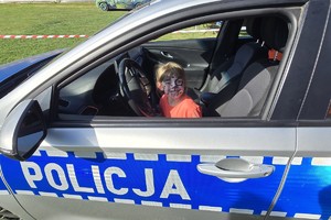 Na zdjęciu widzimy profilaktykę na pikniku nad zalewem