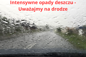 Na zdjęciu widzimy deszcz na przedniej szybie pojazdu