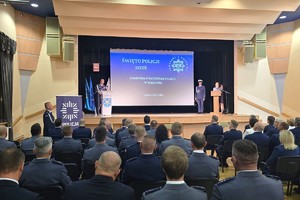 Na zdjęciu widzimy obchody Święta Policji bieruńskiej komendy