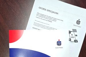 Na zdjęciu widzimy teczkę PKO