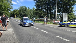 Na zdjęciu widzimy policjantów w czasie zabezpieczenia V etapu 82. Tour de Pologne