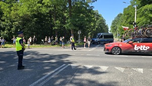 Na zdjęciu widzimy policjantów w czasie zabezpieczenia V etapu 82. Tour de Pologne