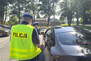 Na zdjęciu widzimy policjanta w czasie działań
