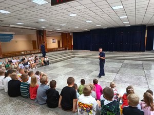 Na zdjęciu widzimy policjantów w czasie profilaktyki