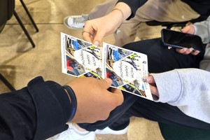 Na zdjęciu widzimy policjanta w czasie profilaktyki