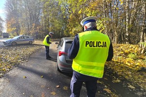 Na zdjęciu widzimy policjantów w czasie działań prędkość