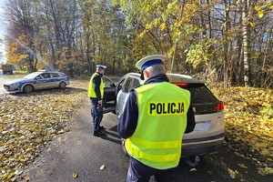 Na zdjęciu widzimy policjantów w czasie działań prędkość