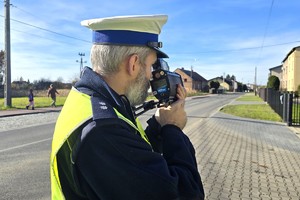 Na zdjęciu widzimy policjantów w czasie działań prędkość
