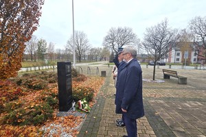 Na zdjęciu widzimy policjanta w czasie Obchodów Narodowego Święta Niepodległości w powiecie bieruńsko-lędzińskim