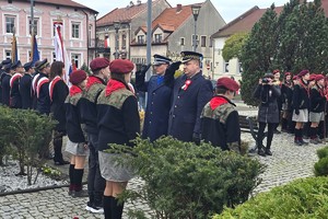 Na zdjęciu widzimy policjanta w czasie Obchodów Narodowego Święta Niepodległości w powiecie bieruńsko-lędzińskim