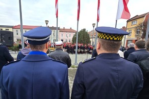 Na zdjęciu widzimy policjanta w czasie Obchodów Narodowego Święta Niepodległości w powiecie bieruńsko-lędzińskim