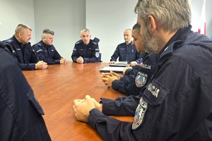 Na zdjęciu widzimy policjantów oraz uczestników ćwiczeń mobilizacyjnych EGIDA-25