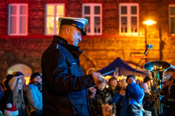Orkiestra KWP w Katowicach z koncertem na świątecznym jarmarku