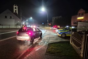 Na zdjęciu widzimy policjanta w czasie działań trzewość