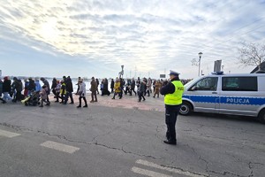 Na zdjęciu widzimy policjantów w czasie zabezpieczenia Orszaku Trzech Króli