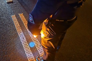 Na zdjęciu widzimy policjantów w czasie prowadzonych działań