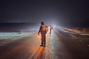 Na zdjęciu widzimy policjantów w czasie prowadzonych działań