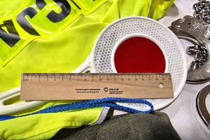 Na zdjęciu widzimy stoisko policyjne w czasie Dnia Otwartego