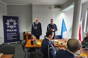 Na zdjęciu widzimy policjantów w czasie uroczystości