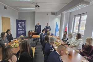 Na zdjęciu widzimy policjantów w czasie uroczystości