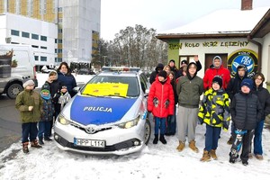 Na zdjęciu widzimy uczestników akcji bezpieczna rodzina na drodze