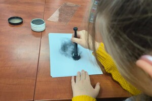 Na zdjęciu widzimy Dzieci, które odwiedziły komendę w Bieruniu