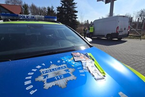 Na zdjęciu widzimy policjantów w czasie działań profilaktycznych