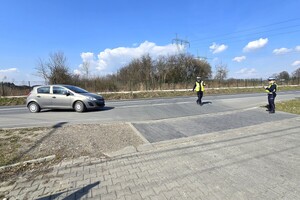 Na zdjęciu widzimy policjantów w czasie działań profilaktycznych
