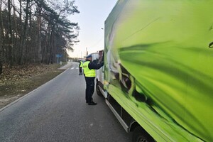 Na zdjęciu widzimy policjantów w czasie działań