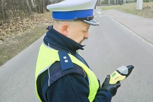 Na zdjęciu widzimy policjantów w czasie działań