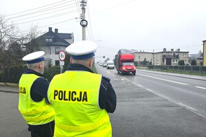 Na zdjęciu widzimy policjantów w czasie działań