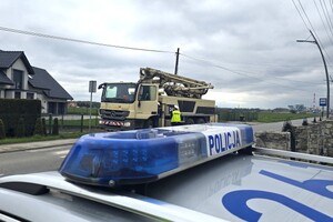 Na zdjęciu widzimy policjanta