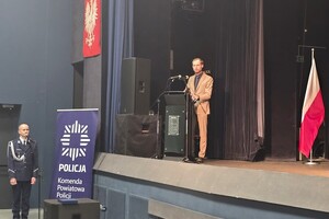 Na zdjęciu widzimy Uroczyste obchody Święta Policji wraz z 20-leciem Komendy Powiatowej Policji w Bieruniu