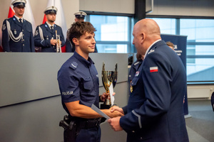 Na zdjęciu widzimy policjantów w czasie konkursu