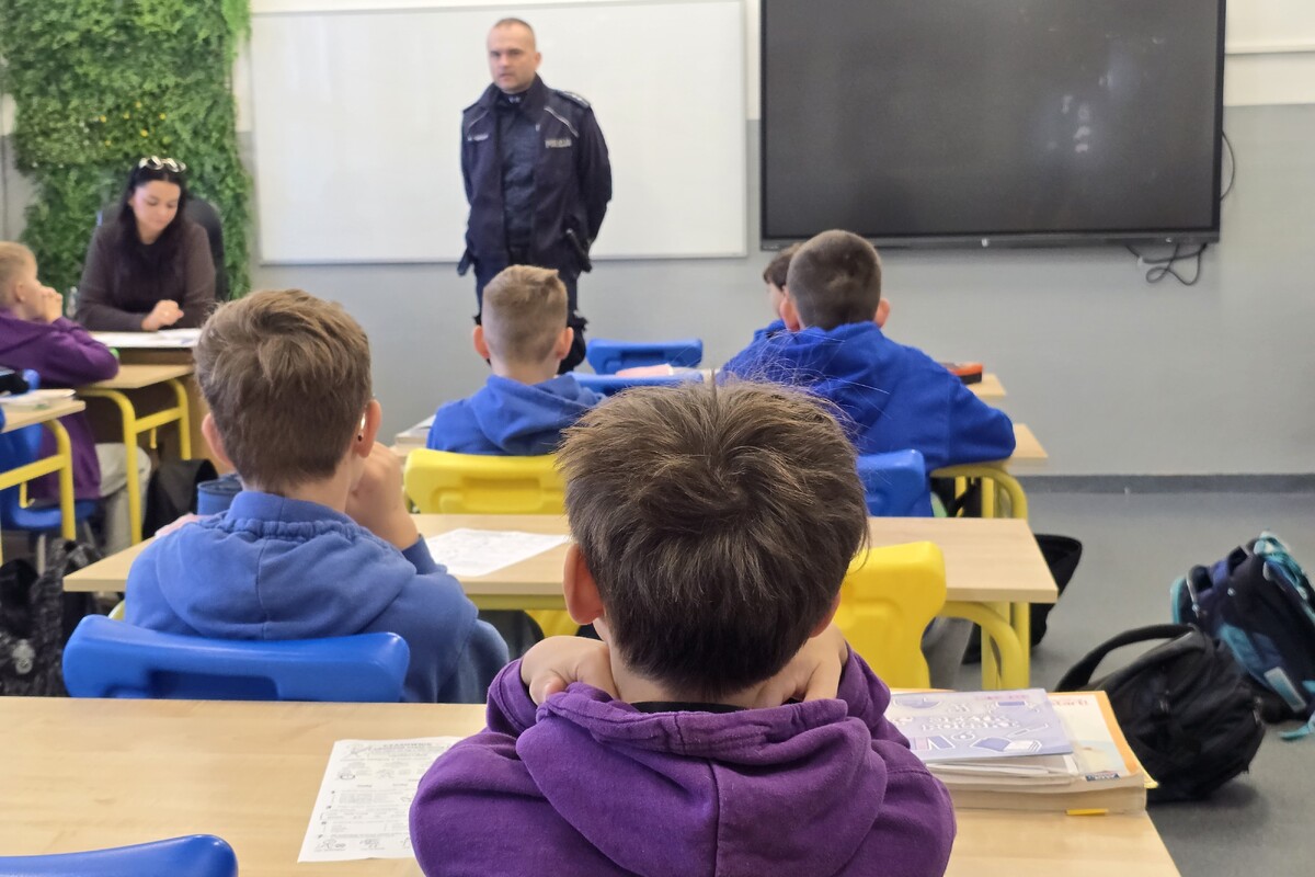 Akcje policji w Bieruniu w Tygodniu Przeciwdziałania Przemocy Rówieśniczej